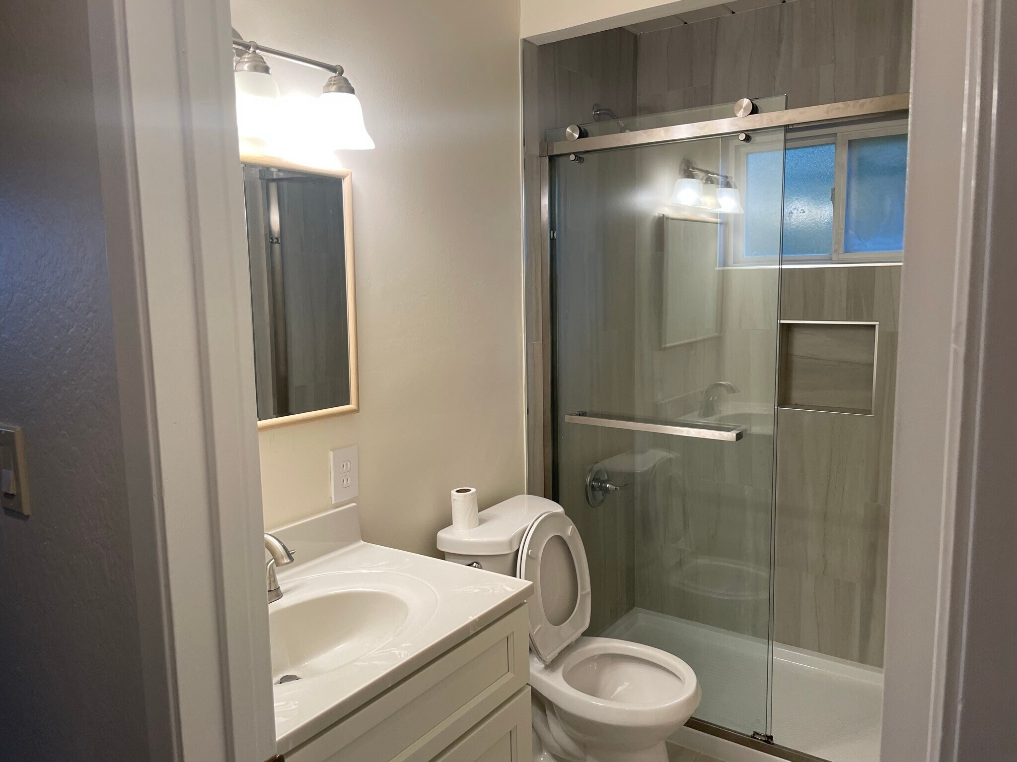 Building Photo - 830 Lexington Ave