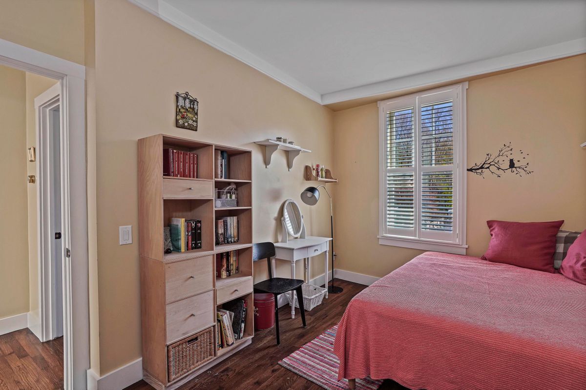 Building Photo - 493 Warburton Ave