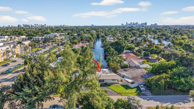 Building Photo - 1570 NE 30th Pl