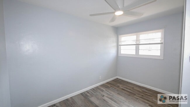 Building Photo - Beachside Living – Stylish 1BR with Washer...