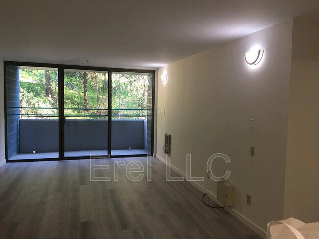 Building Photo - 555 Pierce St