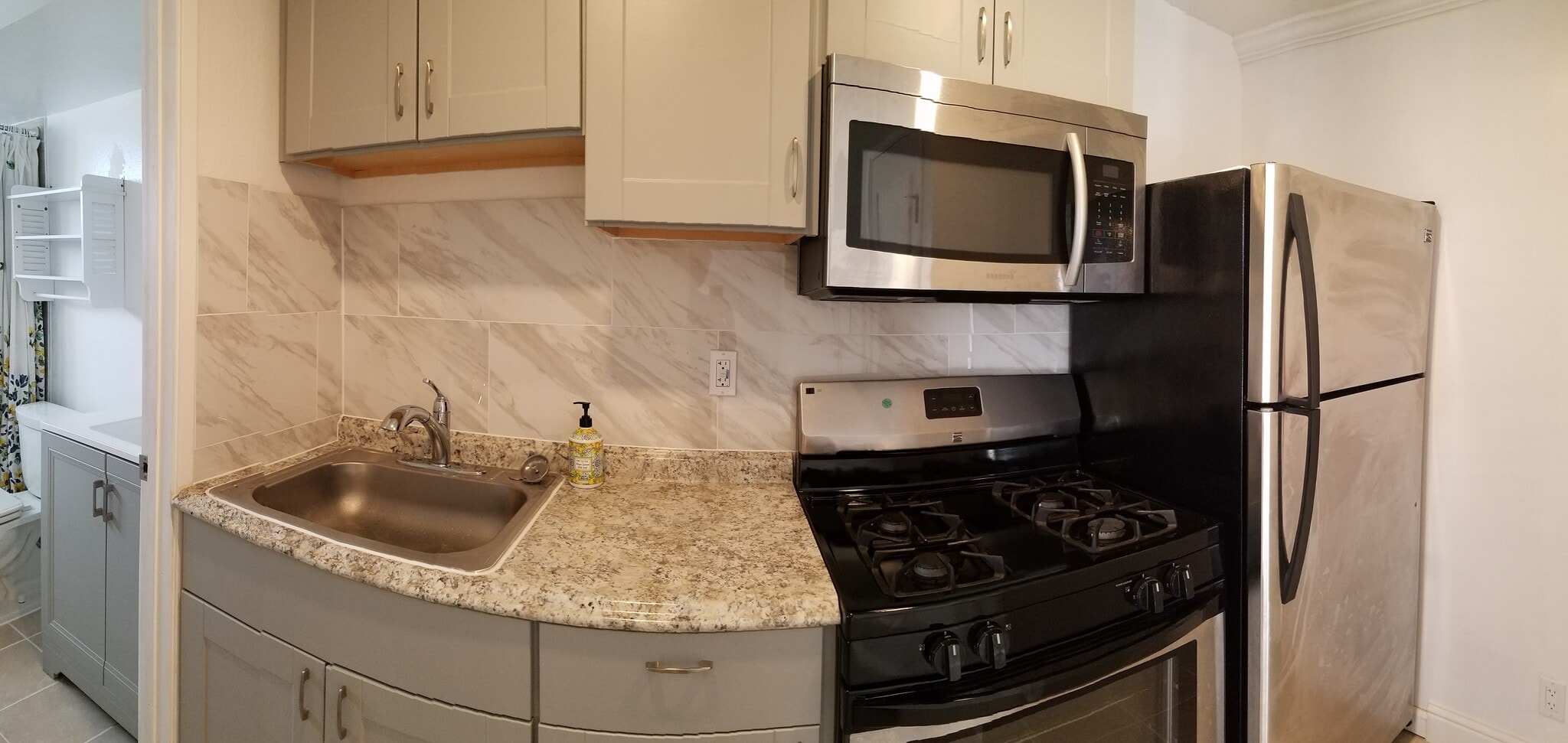 Full kit w/ ss appliances - 830 Spruce Ct