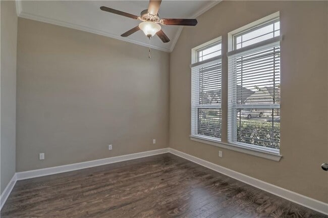 Building Photo - 124 Claiborne Lake Ln