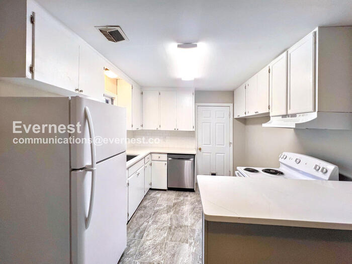 Building Photo - 1217 Hendrix Ave