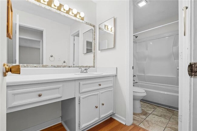 Building Photo - 1809 Augusta Dr