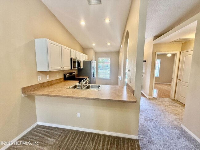 Building Photo - 334 Redwood Ln