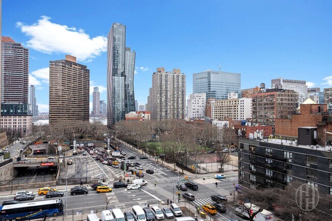 Building Photo - 225 E 36th St