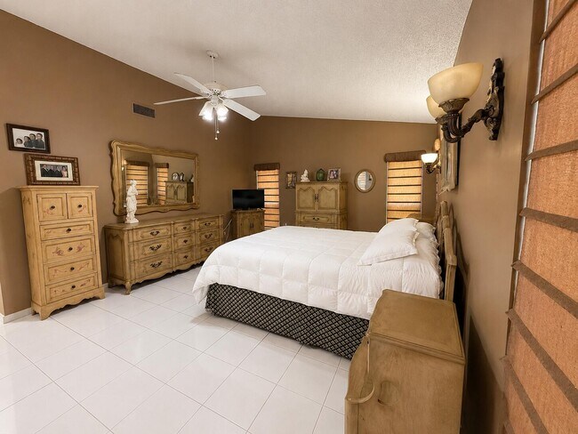 Building Photo - 7758 Cloverfield Cir