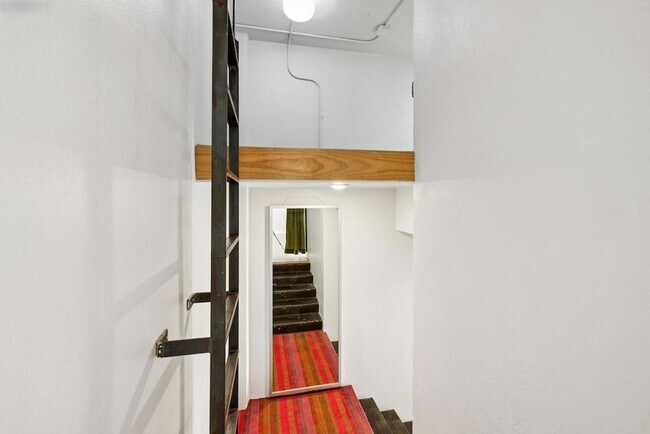 Building Photo - Stunning West Oakland Live Work Loft w/ Ground Floor Studio