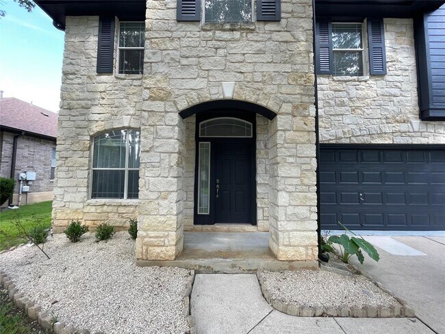 Building Photo - 10401 Yellowstone Dr