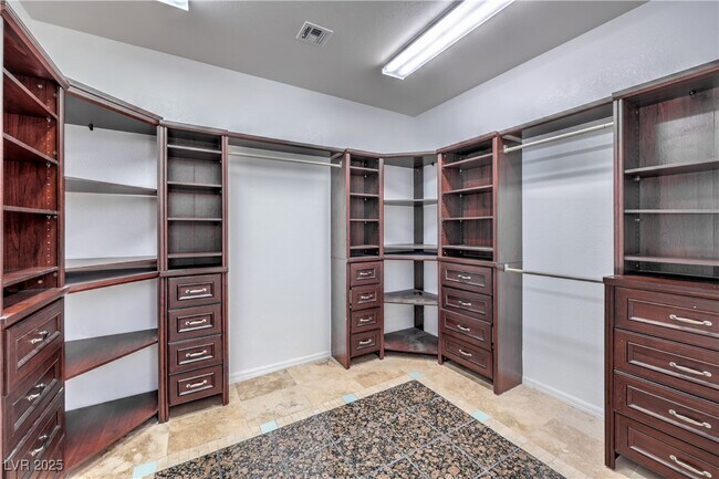 Building Photo - 10227 Sunset Gardens Dr
