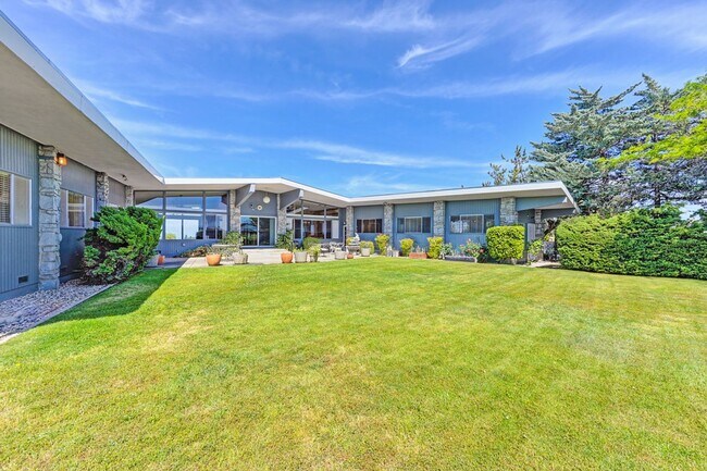Building Photo - 1000 Grass Valley Hwy