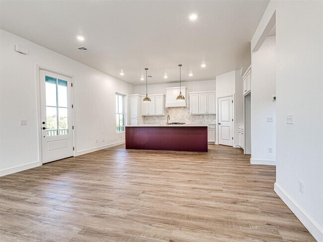 Building Photo - 29612 Memory Ln