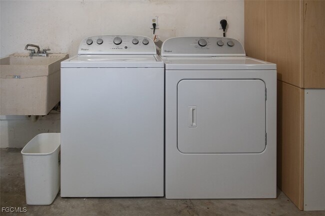 Building Photo - 915 Don Juan Ct