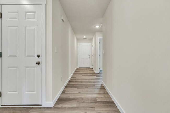 Building Photo - 576 Fox Den Cir