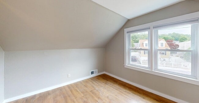 Building Photo - 55 Brentwood St