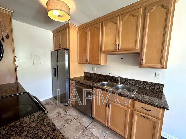 Building Photo - 5328 Newcastle Ave