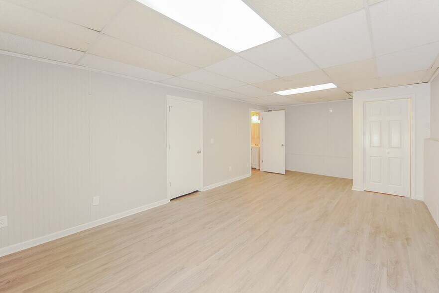 Building Photo - 1120 Brenton Dr NW