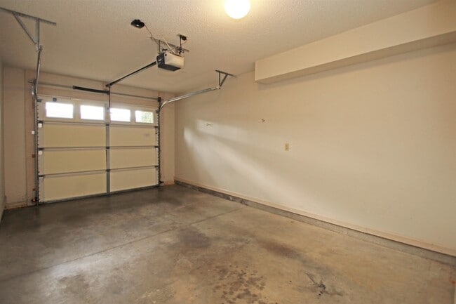 Building Photo - 2411 Avonlea Ln