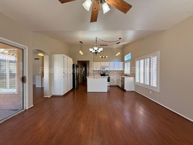 Building Photo - 1007 W Cooley Dr