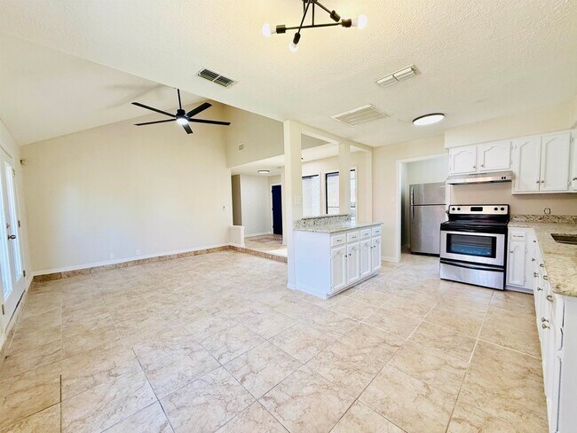 Building Photo - 907 Sandy Ln