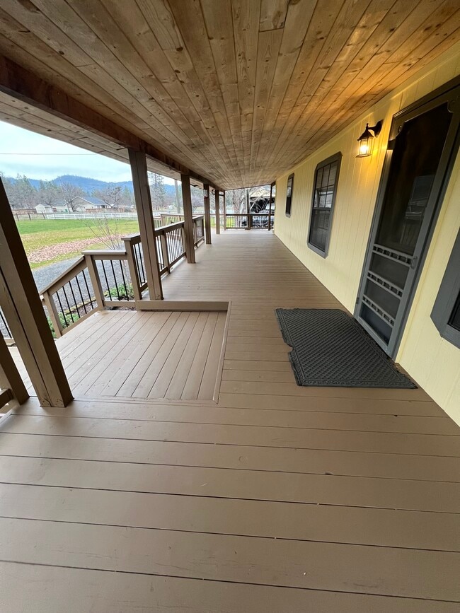 Front wrap around porch - 113 Drake Rd
