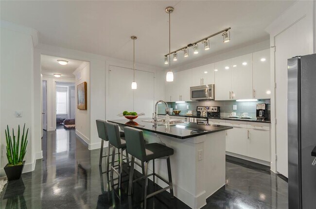 Building Photo - 3300 Towers Blvd