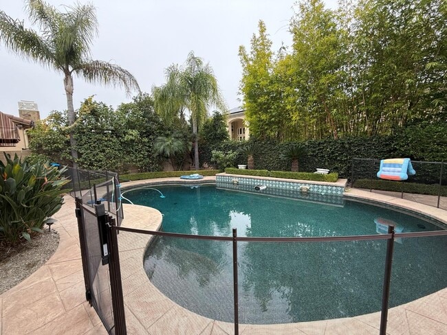 Building Photo - 10637 N Lochmoor Ln