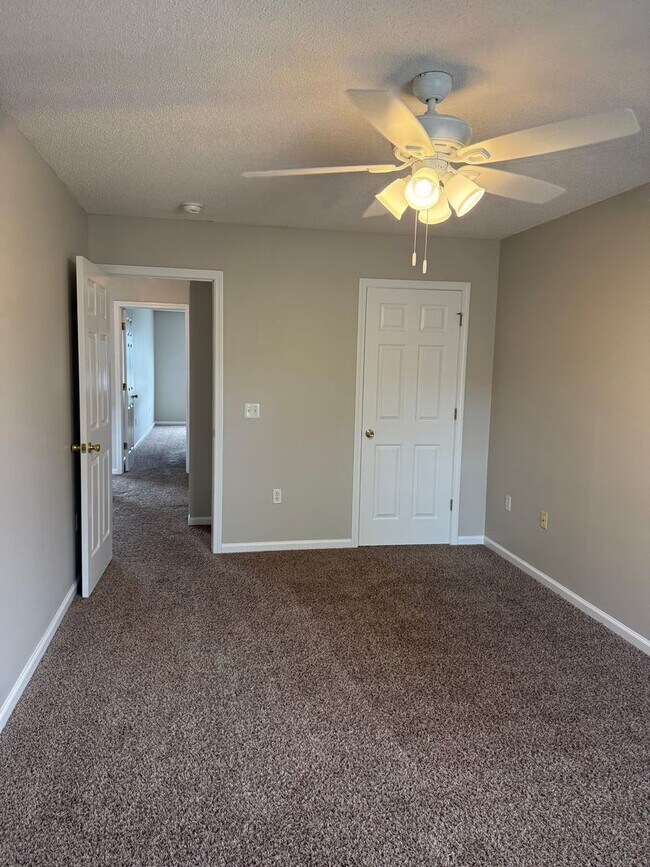 Building Photo - 160 N Spring View Dr