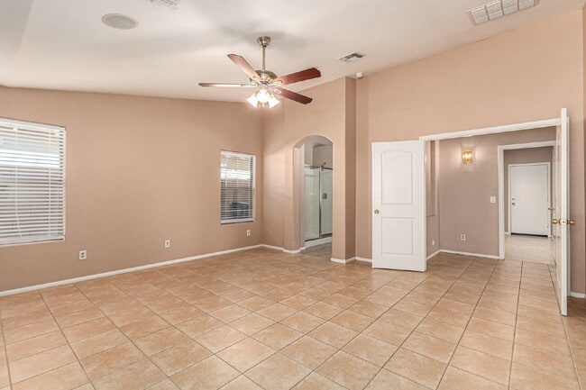 Building Photo - 10344 W Trumbull Rd