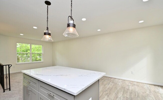 Building Photo - 16501 Accolawn Rd