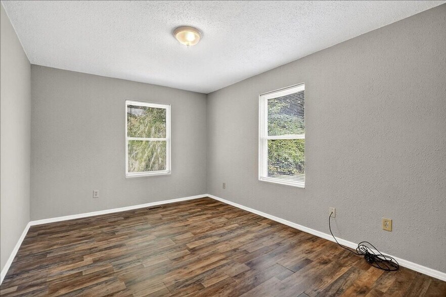 Building Photo - 221 Allen St