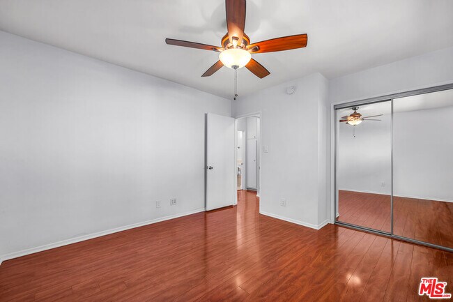 Building Photo - 1648 Edgecliffe Dr