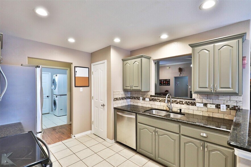 Building Photo - 5434 Willow View Rd