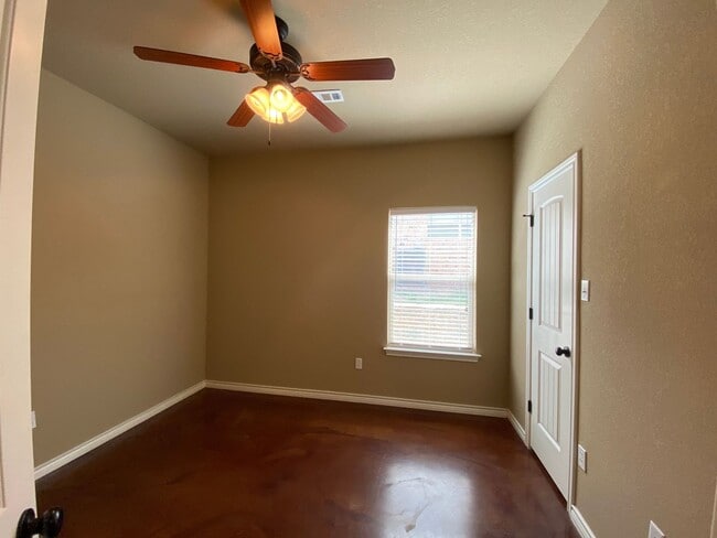 Building Photo - 3032 Silver Saddle Dr