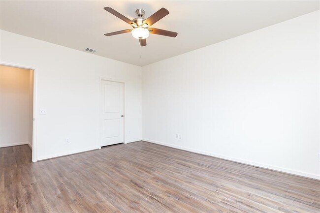 Building Photo - 6330 Highland Hts Dr