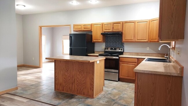 Building Photo - PRE-LEASE!! Beautiful 2 Bedroom/ 1 Bathroom House