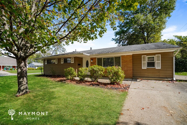 Building Photo - 1408 Lillian Ln