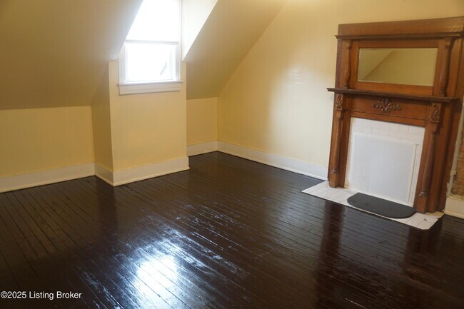 Building Photo - 226 W Burnett Ave