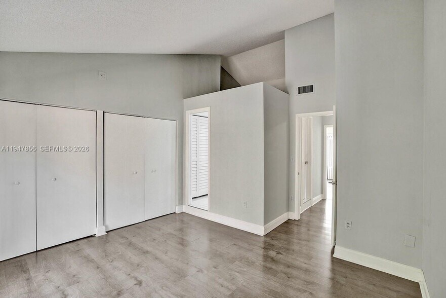 Building Photo - 10102 SW 77th Ct