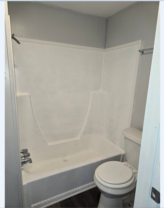 Building Photo - 2 Bedroom 1 Bath Mobile Home