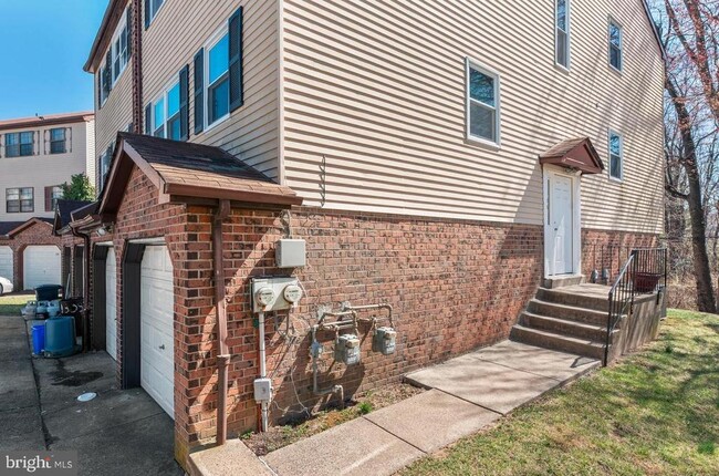 Building Photo - 13093 Blakeslee Dr