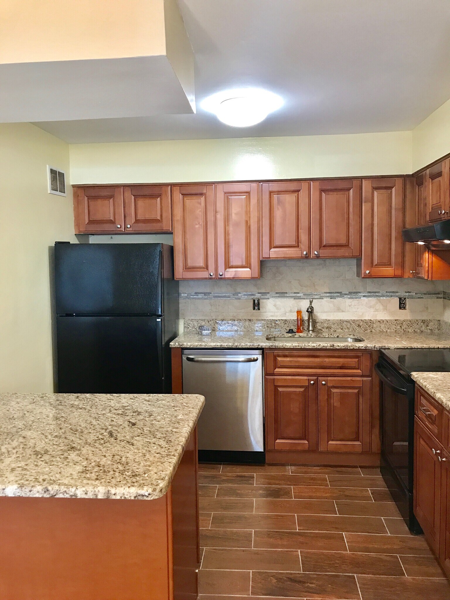Newer Appliances - 1401 Whitpain Hls
