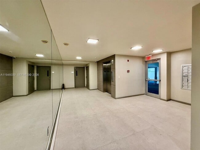 Building Photo - 1605 Bay Rd