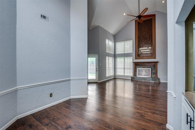 Building Photo - 7700 Windmere Ct