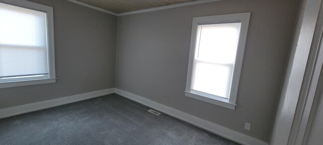 Building Photo - 68 E James St