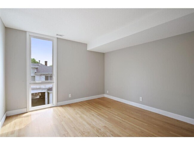 Building Photo - 232 W Franklin Ave