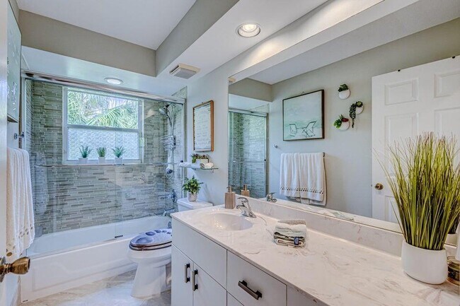 Building Photo - 18174 SE Fairview Cir