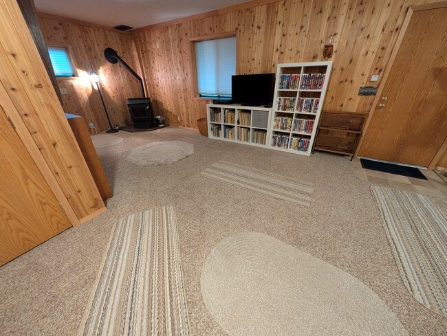 Building Photo - 7312 E Evans Creek Rd