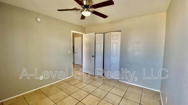 Building Photo - 375 E Thoroughbred St